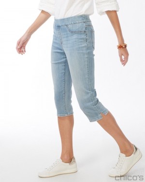 Chico's 17" Pull on Capris Jeans & Denim Castlebar Indigo | 047-PVOWTI